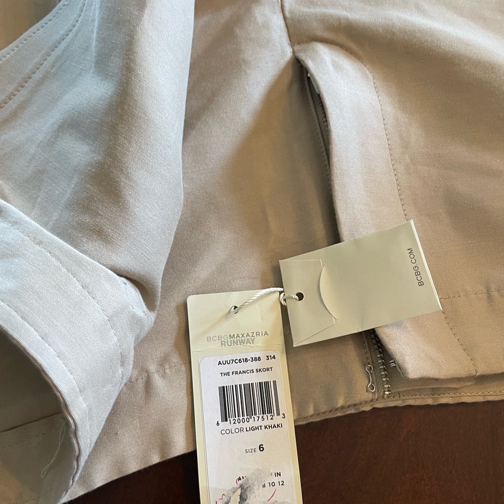 BCBGMaxAzria Women's Beige Cargo Shorts - Picture 2 of 4
